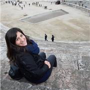 Laureata in scienze ambientali ed in biologia ed ecologia marina impartisce lezioni in materie scientifiche in particolare biologia